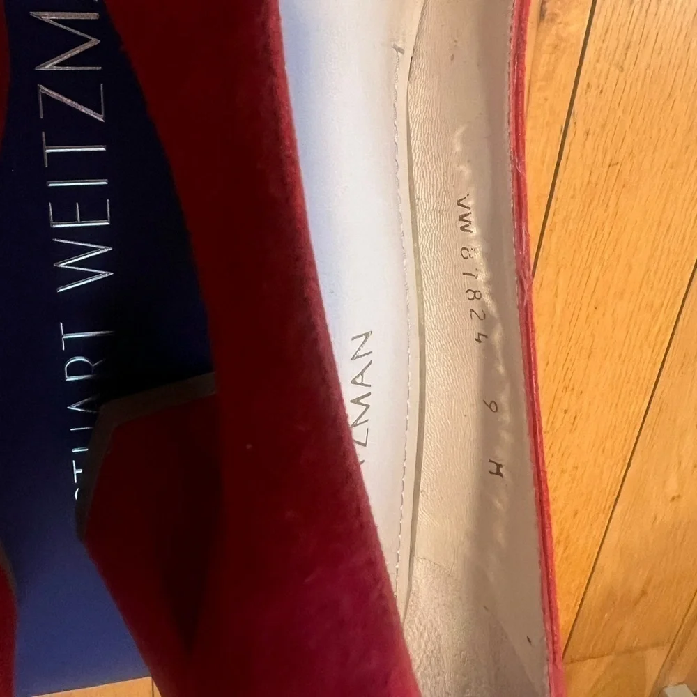 💯 authentic Stuart Weitzman red suede pumps! - Picture 4 of 6